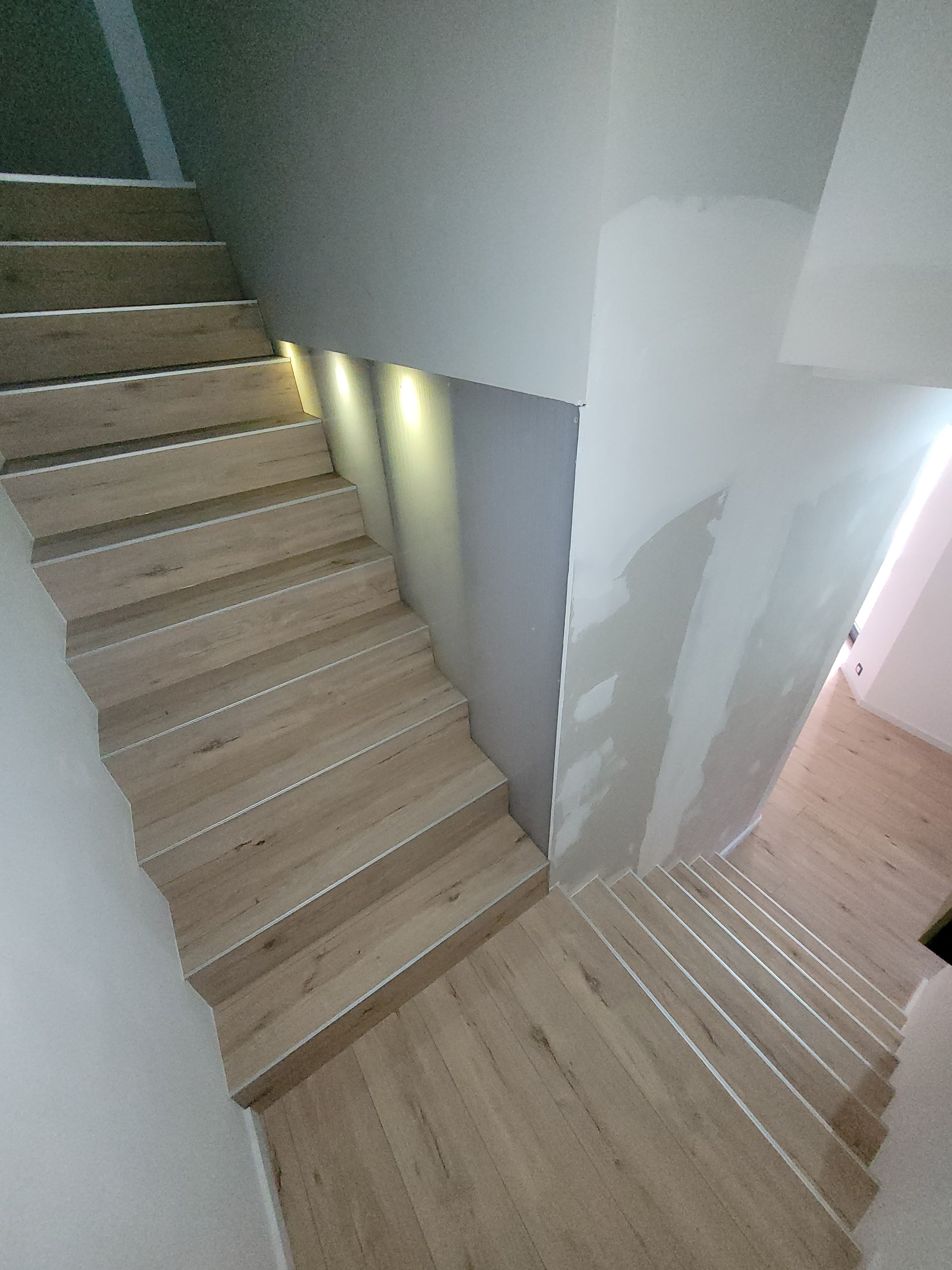 pose de parquet dans un escalier
